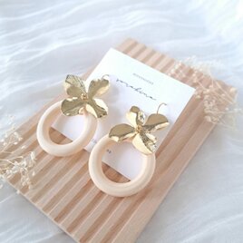 ★b　『 凛  - rin - 』　春　初夏　花　ウッド　ゆらゆら揺れる　大ぶり大人ピアス／イヤリングe