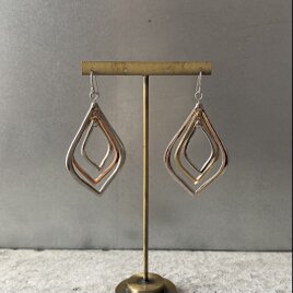 Vintage 90s-00s USA retro mobile design pierce