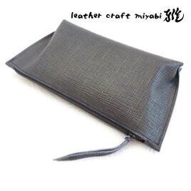 ぷくっと可愛い♪三角フリーポーチ《牛革》パールネイビー・網掛け型押し・021