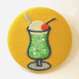 刺繍ブローチ　クリームソーダ