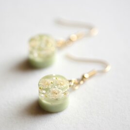 レジンアート　ラウンドピアス〈笹分け衣〉