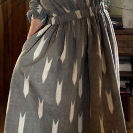 矢羽久留米絣ギャザーワンピース