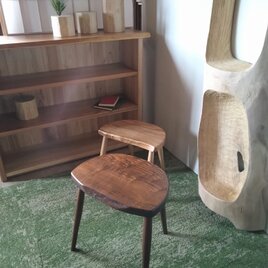 和モダン仕上げ♪スツール　ミニテーブル・サイドテーブル・ディスプレイ・無垢材・タモ耳付一枚板