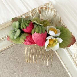 〈染め花〉イチゴとクローバーのミニコーム