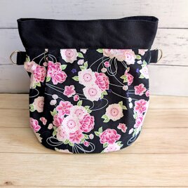 ピンクの花が華やかなバケツショルダーバッグ