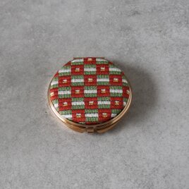 椿文様 コンパクトミラー｜絽ざし 手刺繍 国産絹糸 桐箱入り 手鏡 和雑貨 ギフト