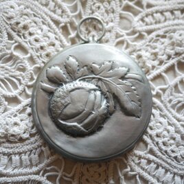 ピューターモールド　栗のチョコレート型　イタリア