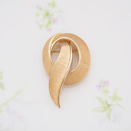 Trifari　トリファリ　ゴールドトーン　リボン　ブローチ　/　CJ6652Z