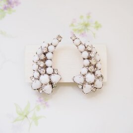 Unsigned Beauty　シルバートーン　ホワイト＆クリアラインストーン　イヤリング　/　CJ7248