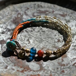 ブルービーズとミゾーラムカーネリアン、つぶつぶブラス、琥珀＆クリア＆オレンジ＆ピーコックブルービーズの4連ブレス