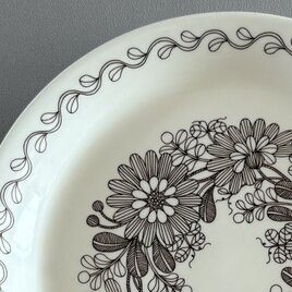 北欧の可愛らしい花柄プレート　陶器　フィンランド　アンティーク デザート プレート 皿　蚤の市　ブロカント　