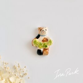 エリック・エ・ジル2025　四葉のクローバーを持った猫のフェーヴ　三毛猫　フランス製　陶器