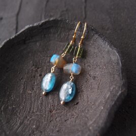 Green Tourmaline × Kyanite Earrings／グリーントルマリン×カイヤナイトピアス B