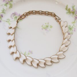 Unsigned Beauty　ゴールドトーン　ホワイトペタル　ネックレス　/　CJ7227