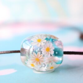 マーガレットのとんぼ玉（ガラス玉）泡入り／水色×ピンク