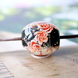 薔薇のとんぼ玉（ガラス玉）泡入り／黒