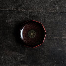 細かな菊花彫◆本荘塗　漆芸八角中皿　漆器　本漆　天然木　工芸品　古民家　芸術　菓子皿