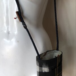 ８６８４　絣で作ったスマホショルダー