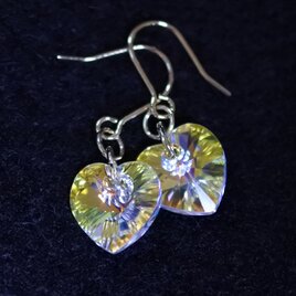 ゴールドチタンピアス・スワロフスキーハート（クリスタルオーロラ）