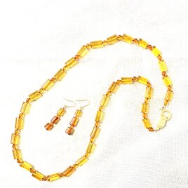 琥珀のロングネックレス