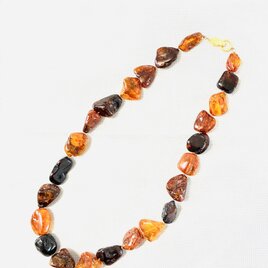 琥珀のネックレス　