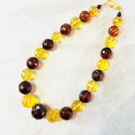 琥珀のネックレス