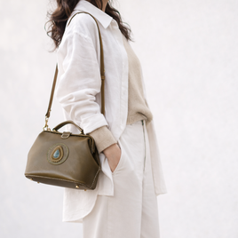 「天然石×革の組み合わせ」大容量 がま口 本革手作りのレザーショルダーバッグ ツイリースカーフ付 手染め / 総手縫いのコピー