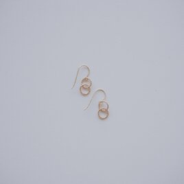 輪 ｜ デザインリング フックピアス シンプル 上品 華奢 小さい
