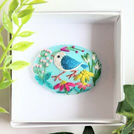 ことりと草花の刺繍ブローチ(botanical）#472