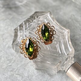 Y1240-ヴィンテージイヤリング U.S.A. 1950-60's  Green Marquise Cut Glass