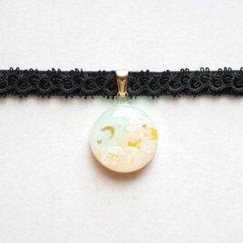 【受注製作】レジンアート　ラウンドモチーフとタティングレースとベルベットリボンのチョーカー〈月と夕映え①〉20㎜