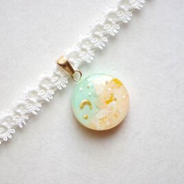 【受注製作】レジンアート　ラウンドモチーフとタティングレースとサテンリボンのチョーカー〈月と夕映え①〉20㎜