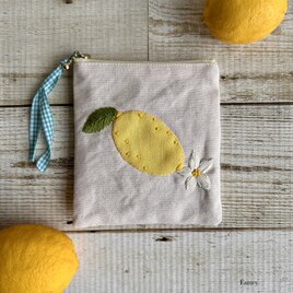 大人かわいい手刺繍レモンのポケットティッシュサイズポーチ　国産帆布　コットン　Lemon 小物入れ　手仕事　母の日　ギフト