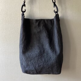 リネンの煤染ショルダーバッグ