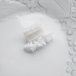 刺繍ブローチ　Frill　白