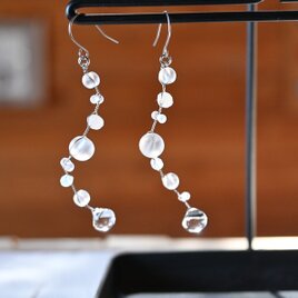 透明感あふれるロングピアス item20