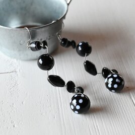 JAPANヴィンテージビーズのモノトーンロングピアス item21