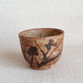湯のみ（鉄絵花紋b）