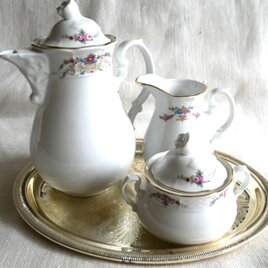 【Thun】 トゥーン(旧チェコスロバキア製）バラの柄ティーポット、クリーマー、シュガーポット3点セット