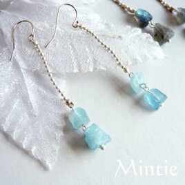 アクアマリン＆ホワイトのシルバーピアス