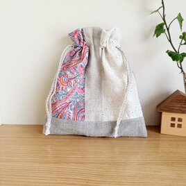 リバティとリネンとレースのパッチワーク巾着ポーチ（ペイズリー）