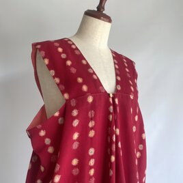 【1点もの】ジャンパースカート -レーヨン 着物解き 赤紫 レトロ幾何学絣風水玉小紋（ヴィンテージ） JPD732