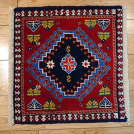 ペルシャ　ヤラメ絨毯 トライバルラグ チェアマット 座布団 ラグ　40×42cm　赤　ネイビー