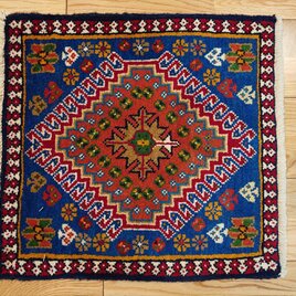 ペルシャ　ヤラメ絨毯 トライバルラグ チェアマット 座布団 ラグ　44×42cm　赤　ネイビー