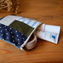 ネイビー×カーキのパッチワークポーチ｜ボーダーとドット