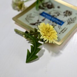布花　黄色いお花とギザギザ葉っぱ、可愛いたんぽぽのコサージュ。母の日のプレゼントにも。