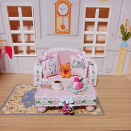 猫デザインのピンクミニチュアソファ　　７点セット