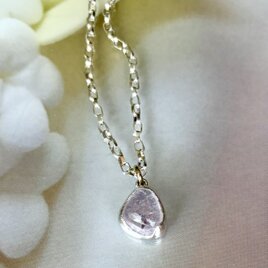 天然クンツァイトのペンダント