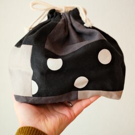 黒とグレーのパッチワークお弁当袋｜巾着タイプ｜リネンとコットン