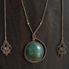 【母なる地球】チベット産天然ターコイズ　マクラメデザインネックレス